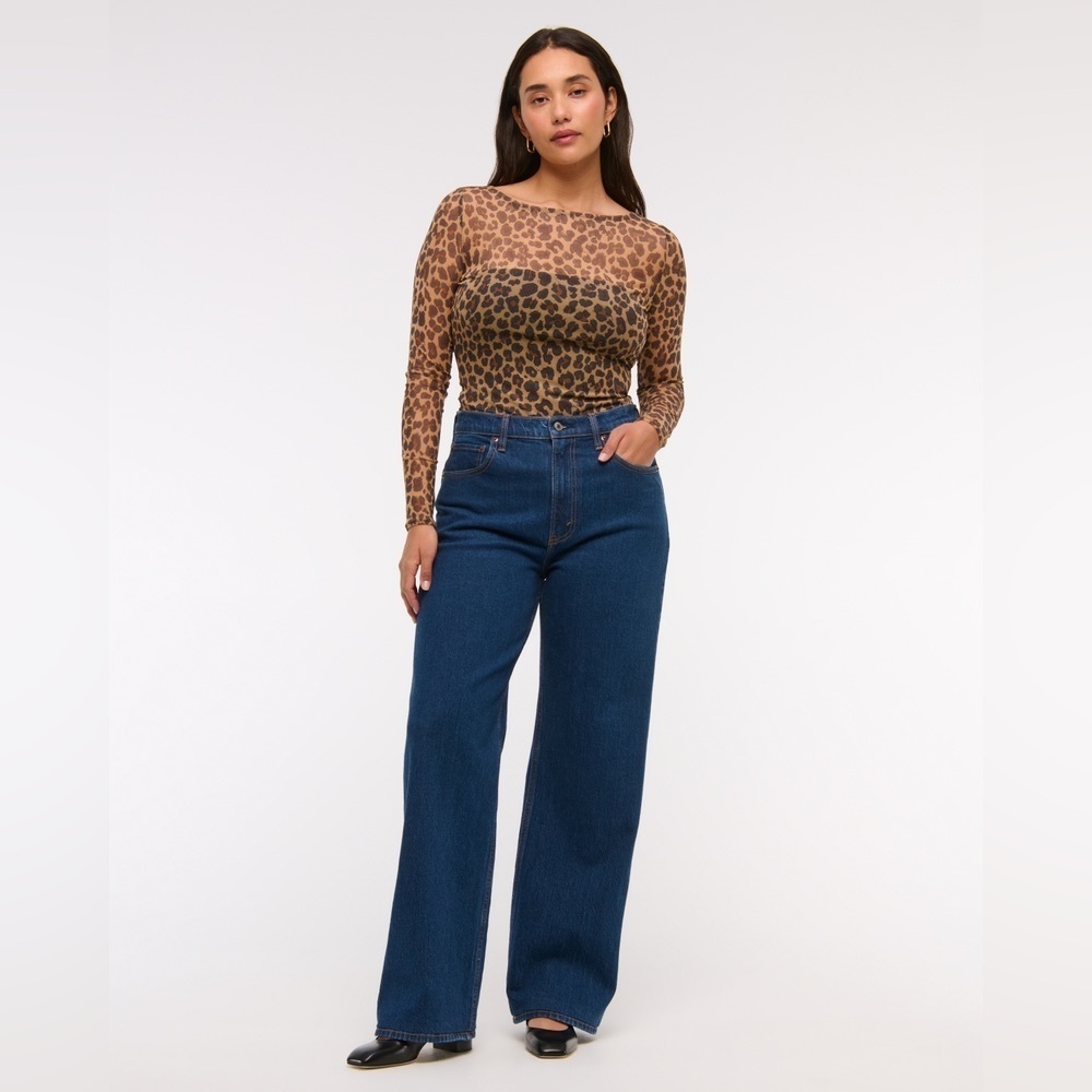 Abercrombie & Fitch Dark Blue 90’s relaxed high rise curve love Jeans- 31 short